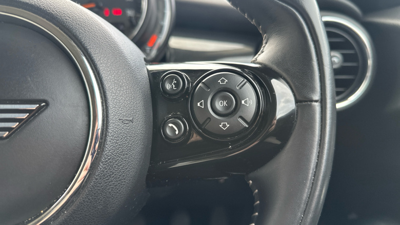 MINI Hatchback 2.0 Cooper S Exclusive 5dr [Comfort/Nav Pack] Petrol Hatchback